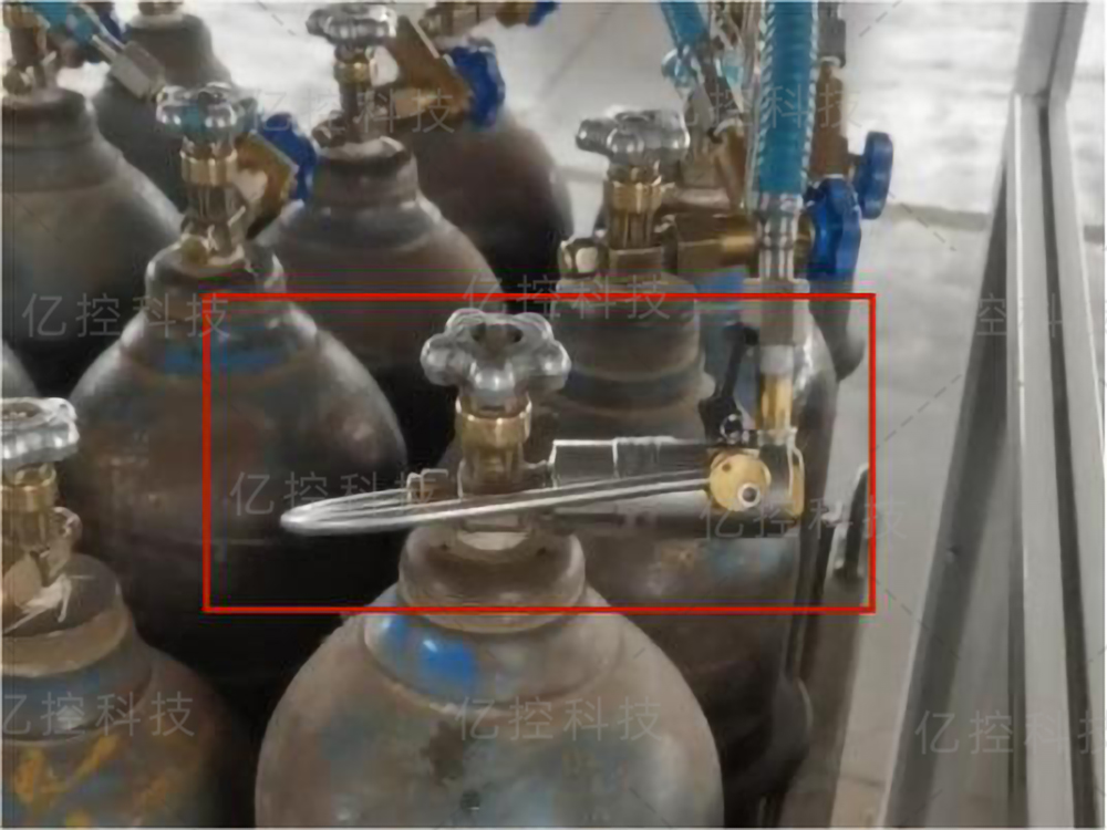 格雷希爾CZ系列氣瓶充裝的工作現場